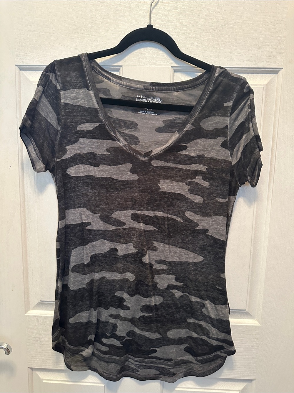 Lucky Brand Black & Gray Camo V-Neck Short Sleeve Tee Size M